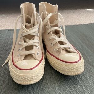 Chuck 70 Canvas 
Parchment/Garnet/Egret